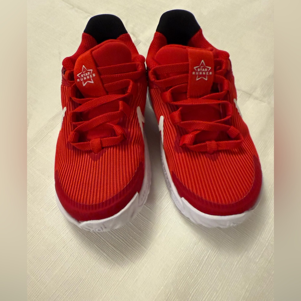 NWOT Nike Star Runner toddler sneakers, red, white, black—size 8 - Picture 2 of 6